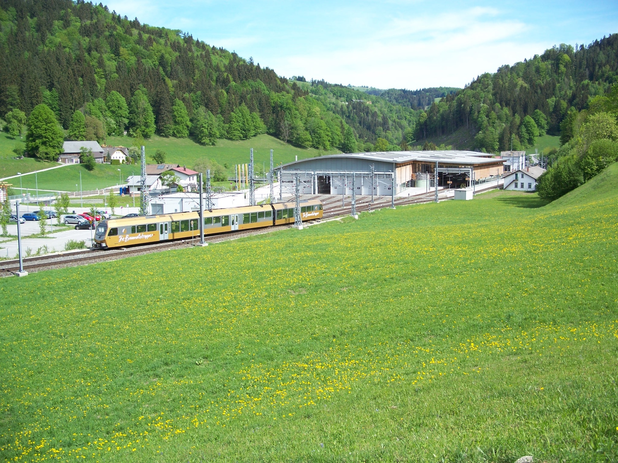 Bhf Laubenbachmühle, ein neuer E-Triebwagen fährt gerade ein