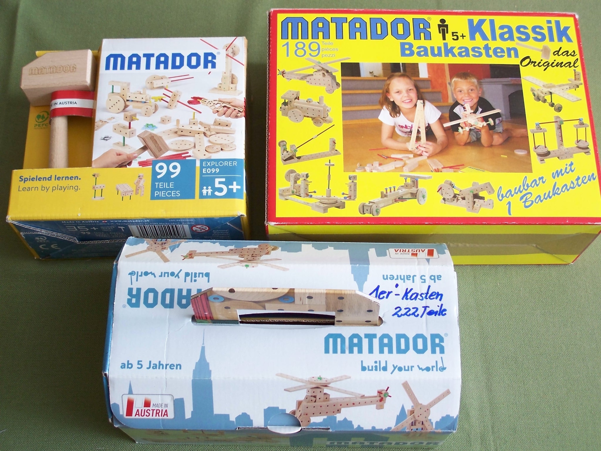 die quaderförmigen Matador-Schachteln